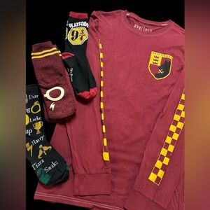 Harry Potter long sleeve graphic tee and 3 pairs of matching socks, size L GUC